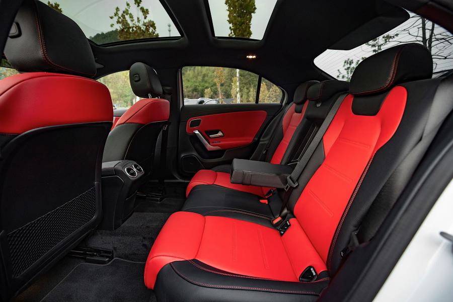 Интерьер Mercedes-AMG A35 L 4Matic (Z177) 2019 года  (CN) (фото 23 из 40)